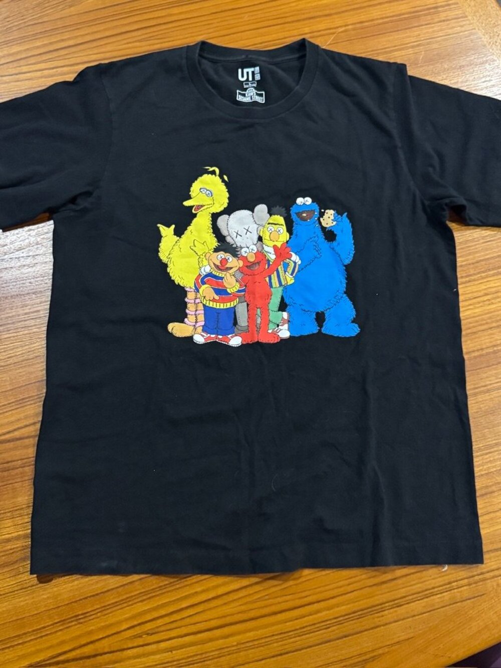 Uniqlo Kaws Sesame Street Shirt Graphic Tee - Men's Large